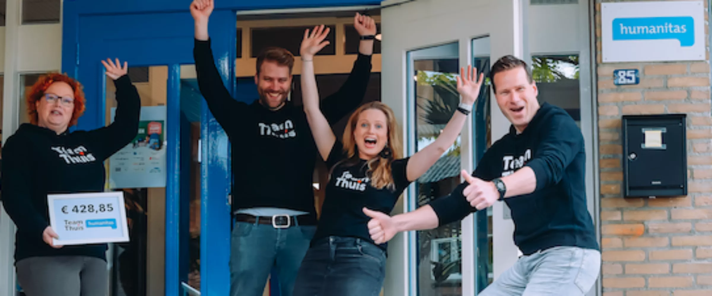 Een mooie cheque van Team Thuis