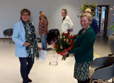 De Losserse vrijwilligersprijs is gewonnen door de vrijwilligers van het formulierenspreekuur!