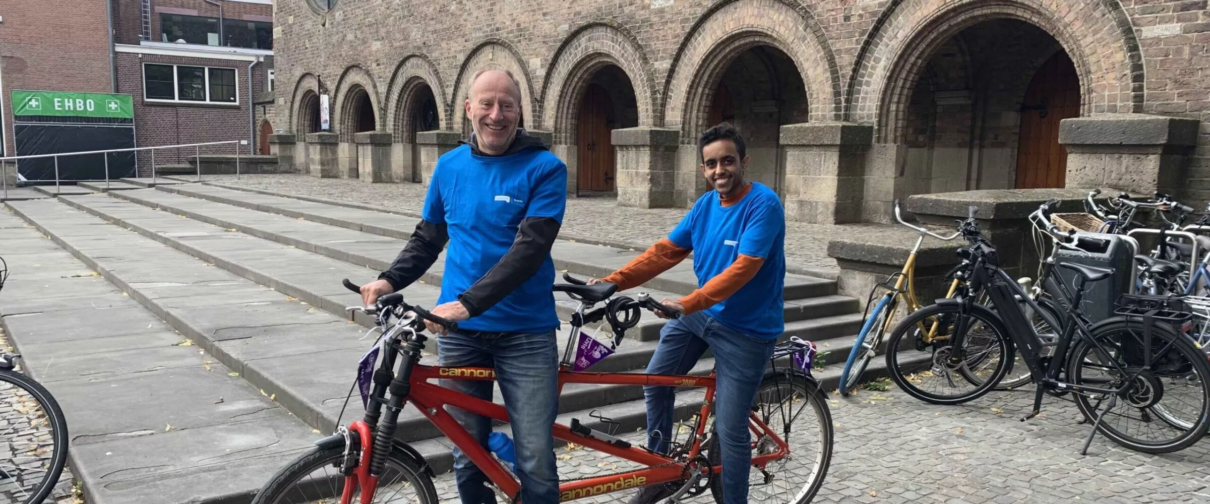 30 kilometer op een tandem: Sammy uit Jemen doet samen met vrijwilliger Werner mee aan de fietsvierdaagse!